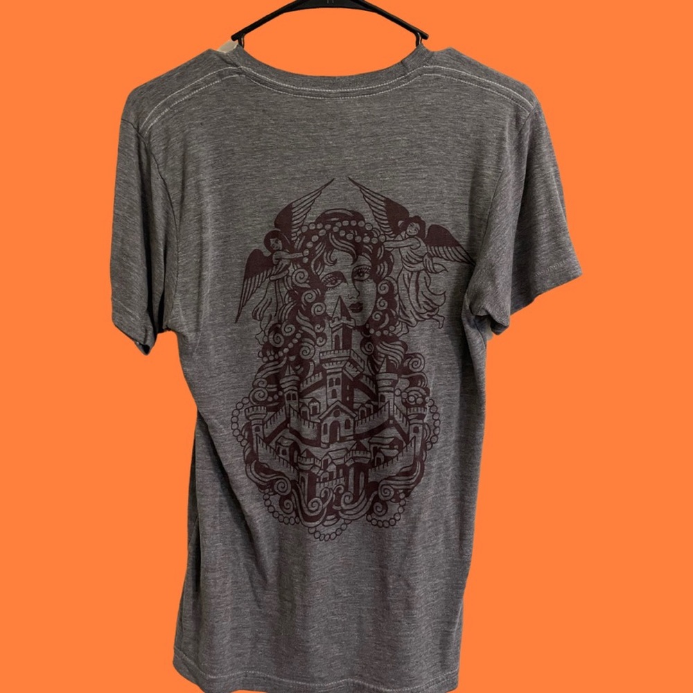 Thrifted tattoo shop tee - great condition - small